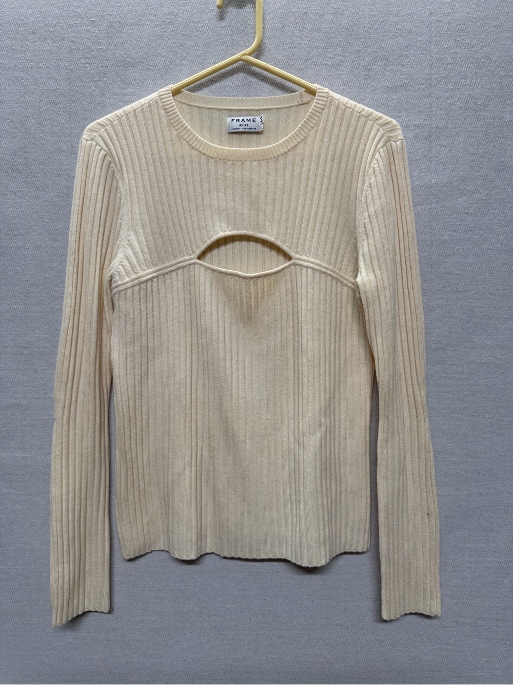 Frame Overlap Ribbed Cutout Sweater - size L